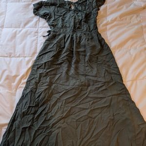 Girl's walk-through dress